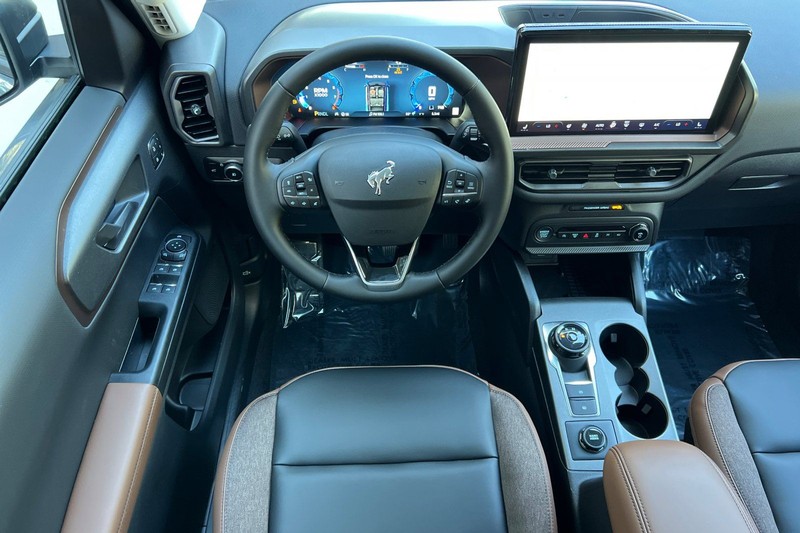 Ford Bronco Sport Vehicle Full-screen Gallery Image 15