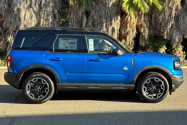 Ford Bronco Sport Vehicle Full-screen Gallery Image 02