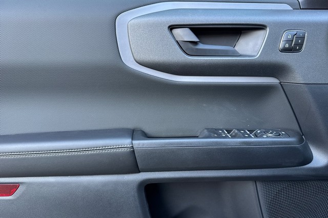 Ford Bronco Sport Vehicle Full-screen Gallery Image 10