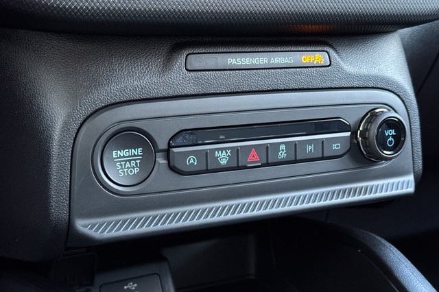 Ford Bronco Sport Vehicle Full-screen Gallery Image 24