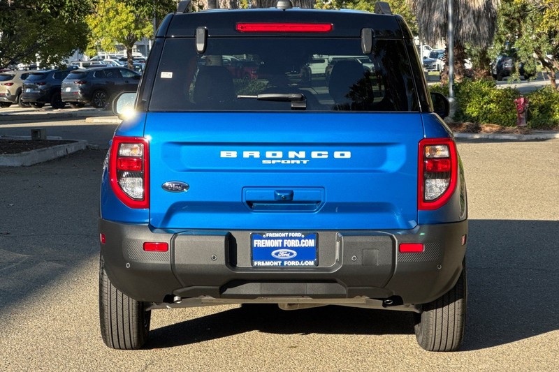 Ford Bronco Sport Vehicle Full-screen Gallery Image 04