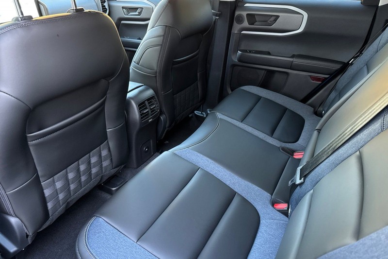 Ford Bronco Sport Vehicle Full-screen Gallery Image 12