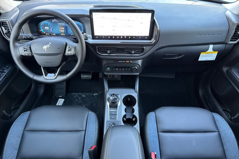 Ford Bronco Sport Vehicle Full-screen Gallery Image 14