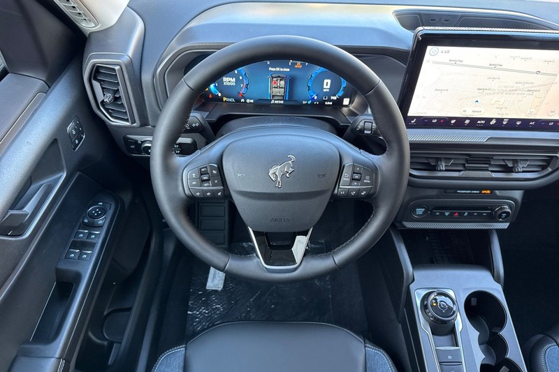 Ford Bronco Sport Vehicle Full-screen Gallery Image 15