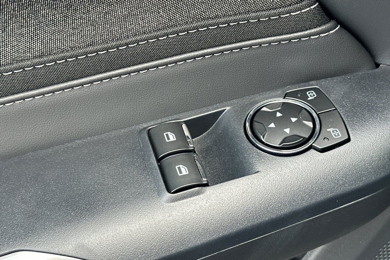 Ford Mustang Vehicle Full-screen Gallery Image 11