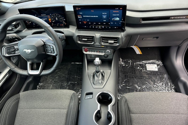 Ford Mustang Vehicle Full-screen Gallery Image 13