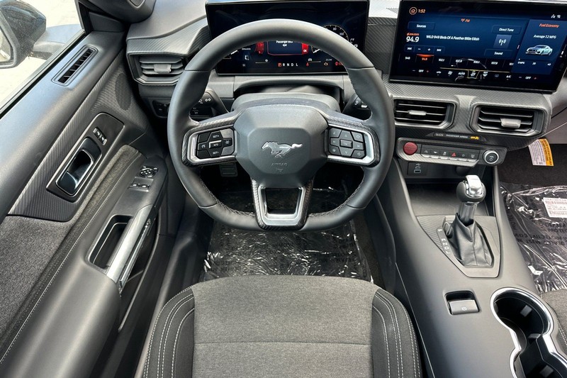 Ford Mustang Vehicle Full-screen Gallery Image 14