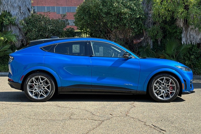 Ford Mustang Mach-E Vehicle Full-screen Gallery Image 02