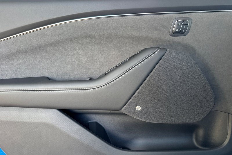 Ford Mustang Mach-E Vehicle Full-screen Gallery Image 10