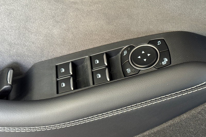 Ford Mustang Mach-E Vehicle Full-screen Gallery Image 11