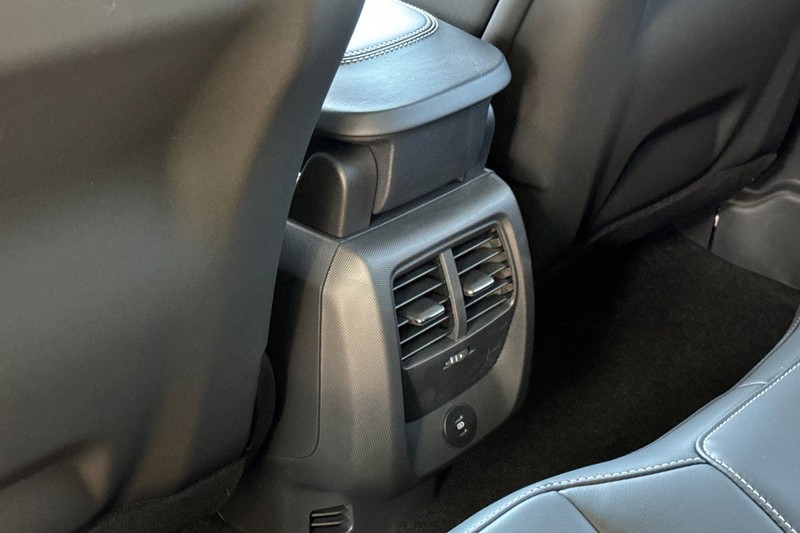 Ford Mustang Mach-E Vehicle Full-screen Gallery Image 13