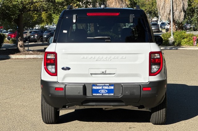 Ford Bronco Sport Vehicle Full-screen Gallery Image 04