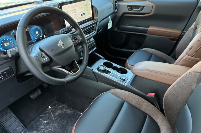 Ford Bronco Sport Vehicle Full-screen Gallery Image 09