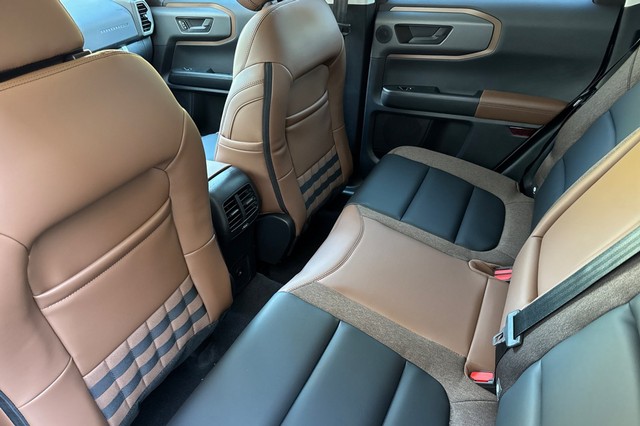 Ford Bronco Sport Vehicle Full-screen Gallery Image 12