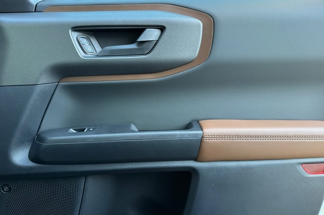 Ford Bronco Sport Vehicle Full-screen Gallery Image 19