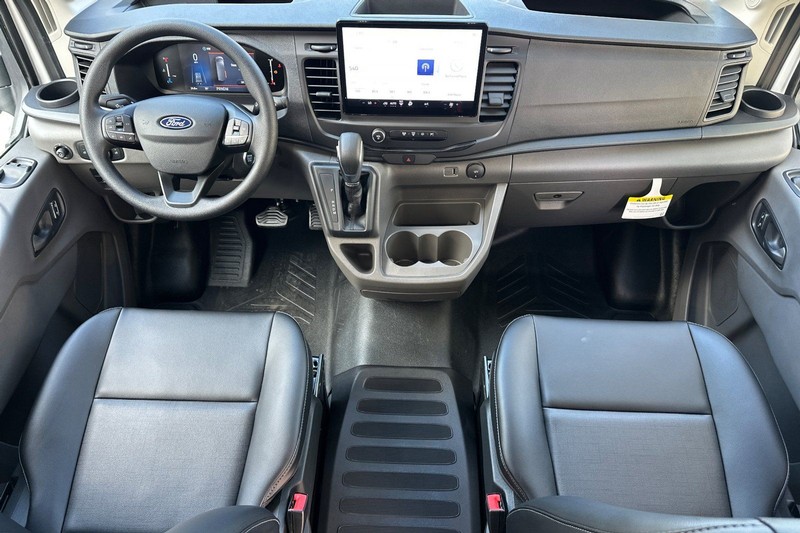 Ford Transit-250 Vehicle Full-screen Gallery Image 13