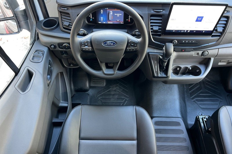 Ford Transit-250 Vehicle Full-screen Gallery Image 13