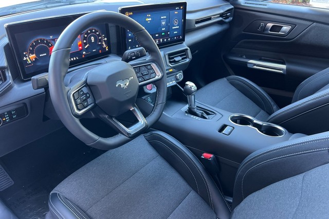 Ford Mustang Vehicle Full-screen Gallery Image 09