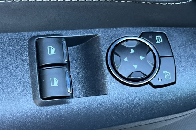 Ford Mustang Vehicle Full-screen Gallery Image 11