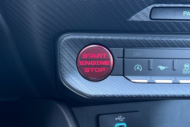 Ford Mustang Vehicle Full-screen Gallery Image 22