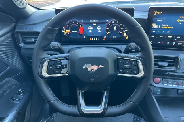 Ford Mustang Vehicle Full-screen Gallery Image 23