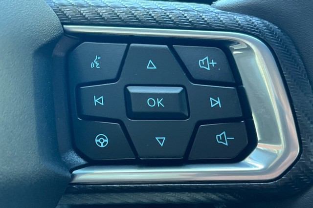 Ford Mustang Vehicle Full-screen Gallery Image 25