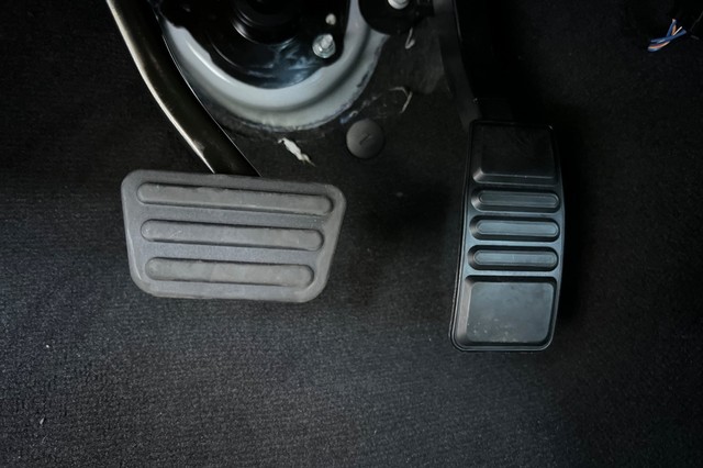 Ford Mustang Vehicle Full-screen Gallery Image 30