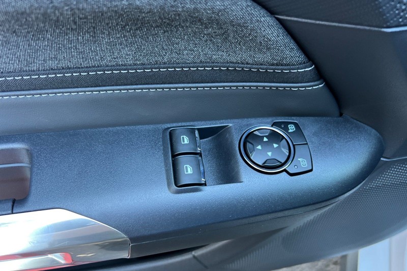 Ford Mustang Vehicle Full-screen Gallery Image 10