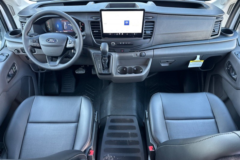 Ford Transit-250 Vehicle Full-screen Gallery Image 13