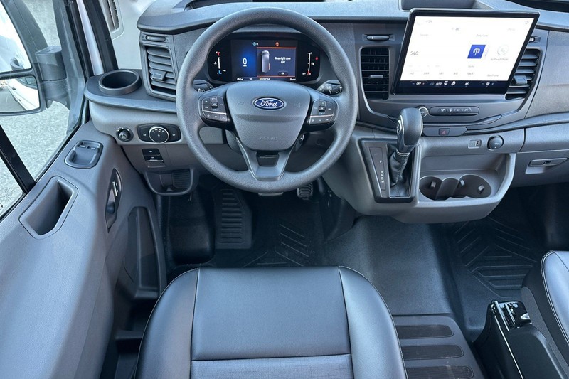 Ford Transit-250 Vehicle Full-screen Gallery Image 14