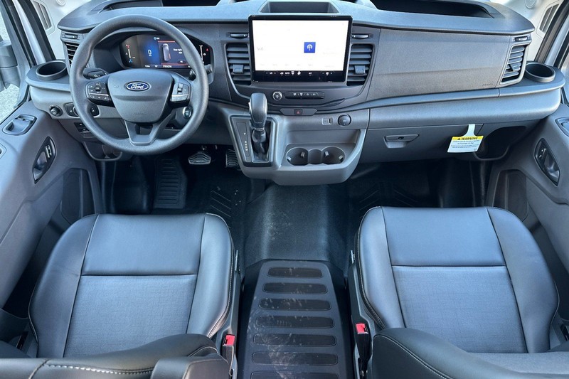 Ford Transit-250 Vehicle Full-screen Gallery Image 13