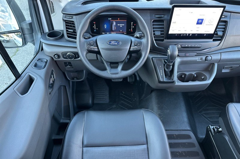 Ford Transit-250 Vehicle Full-screen Gallery Image 14