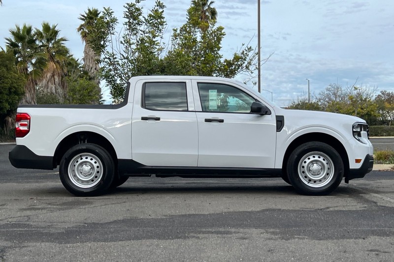 Ford Maverick Vehicle Full-screen Gallery Image 02