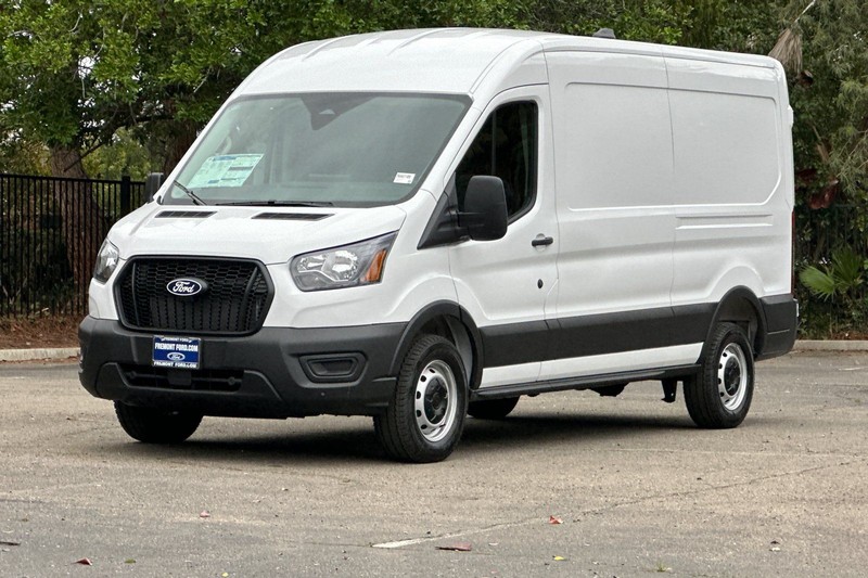 Ford Transit-250 Vehicle Full-screen Gallery Image 07