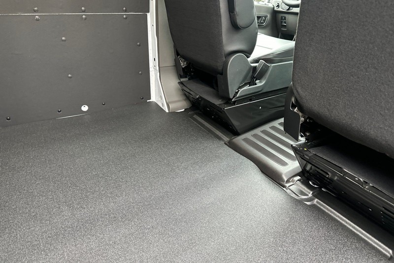 Ford Transit-250 Vehicle Full-screen Gallery Image 12