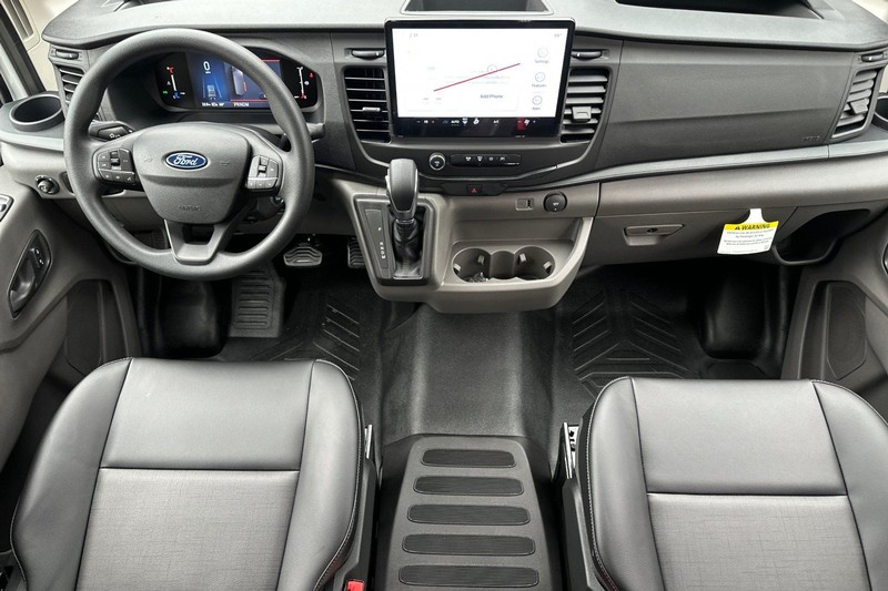 Ford Transit-250 Vehicle Full-screen Gallery Image 13