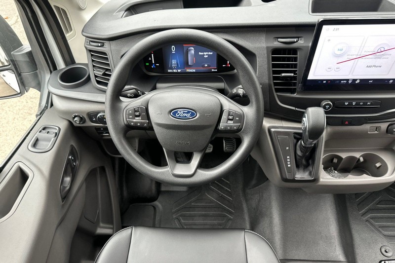 Ford Transit-250 Vehicle Full-screen Gallery Image 14