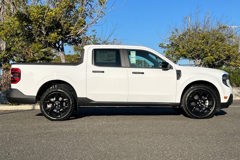 Ford Maverick Vehicle Full-screen Gallery Image 02