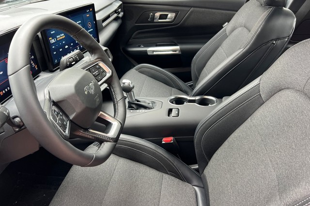 Ford Mustang Vehicle Full-screen Gallery Image 09