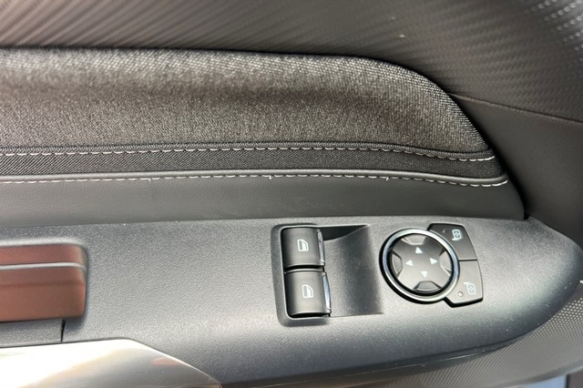 Ford Mustang Vehicle Full-screen Gallery Image 10