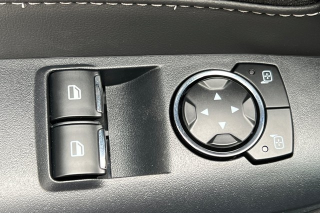 Ford Mustang Vehicle Full-screen Gallery Image 11