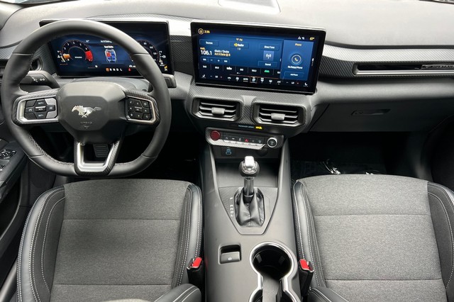 Ford Mustang Vehicle Full-screen Gallery Image 13