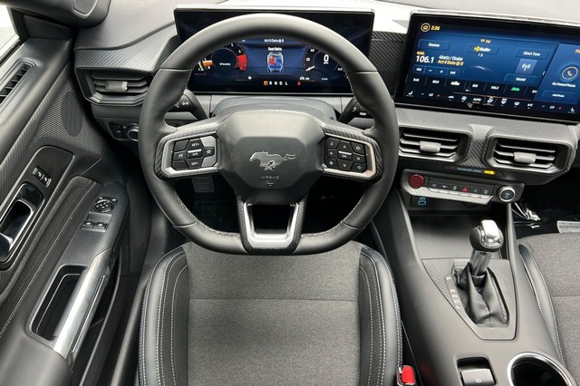 Ford Mustang Vehicle Full-screen Gallery Image 14