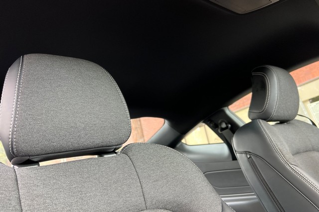 Ford Mustang Vehicle Full-screen Gallery Image 16