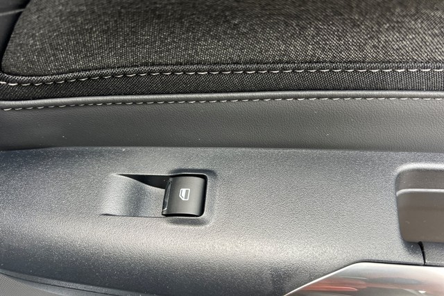 Ford Mustang Vehicle Full-screen Gallery Image 17