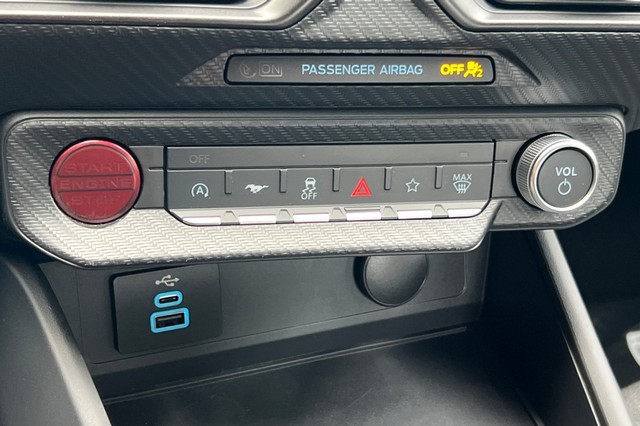 Ford Mustang Vehicle Full-screen Gallery Image 20