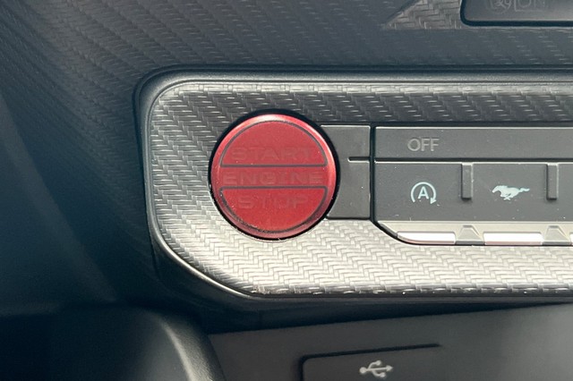 Ford Mustang Vehicle Full-screen Gallery Image 22