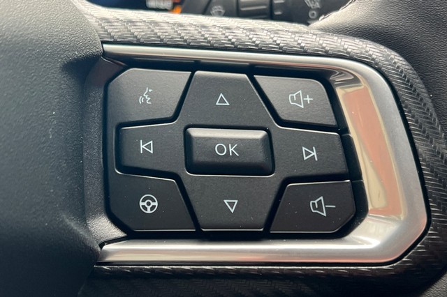 Ford Mustang Vehicle Full-screen Gallery Image 25