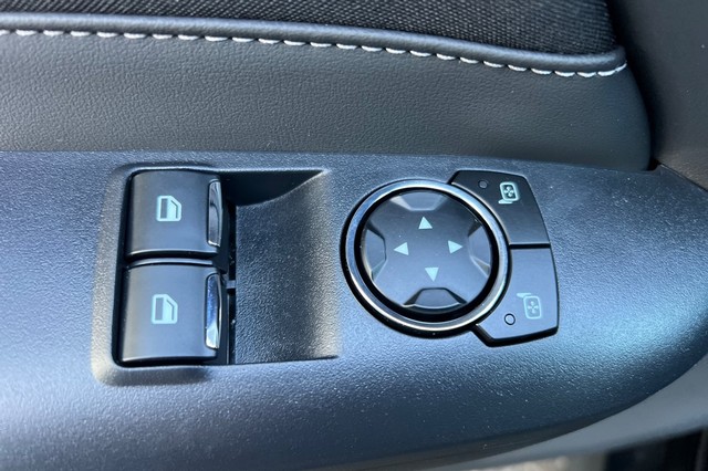 Ford Mustang Vehicle Full-screen Gallery Image 10