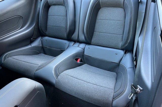 Ford Mustang Vehicle Full-screen Gallery Image 12